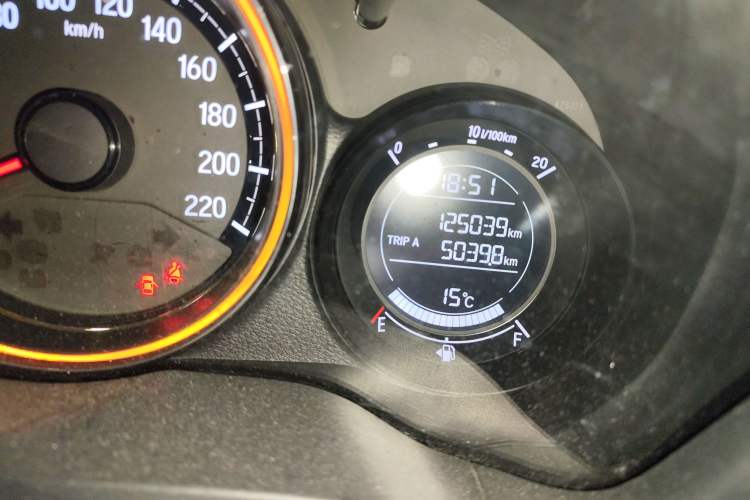 Used Honda XR-V 2015 1.5L LXi CVT Classic Edition Odometer Close Up