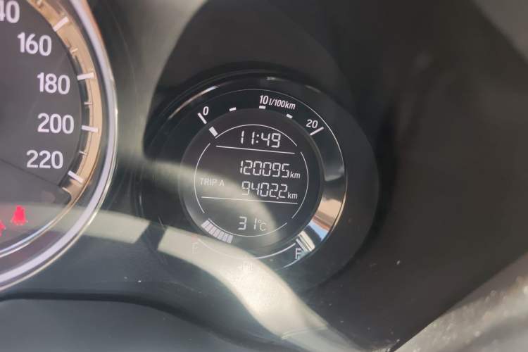 Used Honda XR-V 2015 1.5L LXi CVT Classic Edition Odometer Close Up