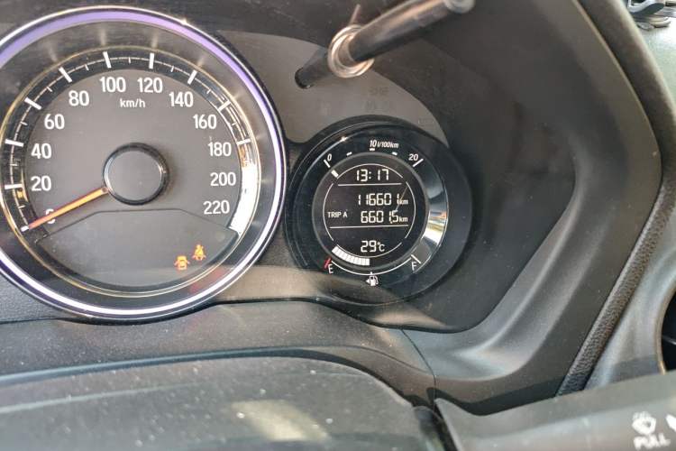 Used Honda XR-V 2015 1.5L LXi CVT Classic Edition Odometer Close Up