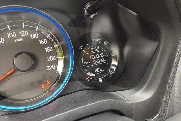 Used Honda XR-V 2015 1.8L EXi CVT Comfort Version Odometer Close Up