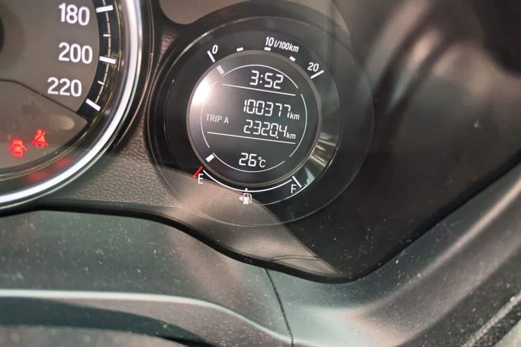 Used Honda XR-V 2015 1.5L LXi Manual Classic Edition Odometer Close Up