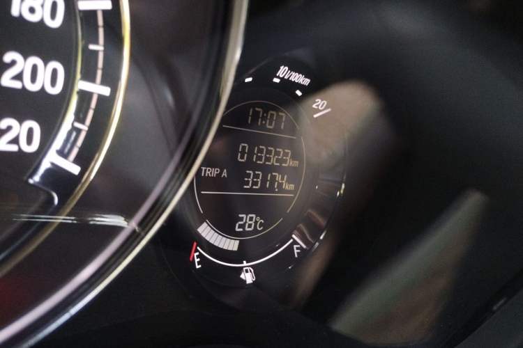 Used Honda XR-V 2015 1.8L EXi CVT Comfort Version Odometer Close Up