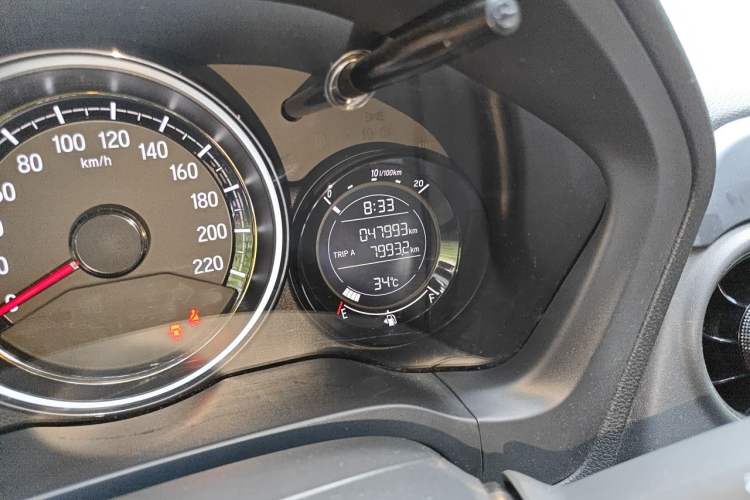 Used Honda XR-V 2015 1.5L LXi CVT Classic Edition Odometer Close Up