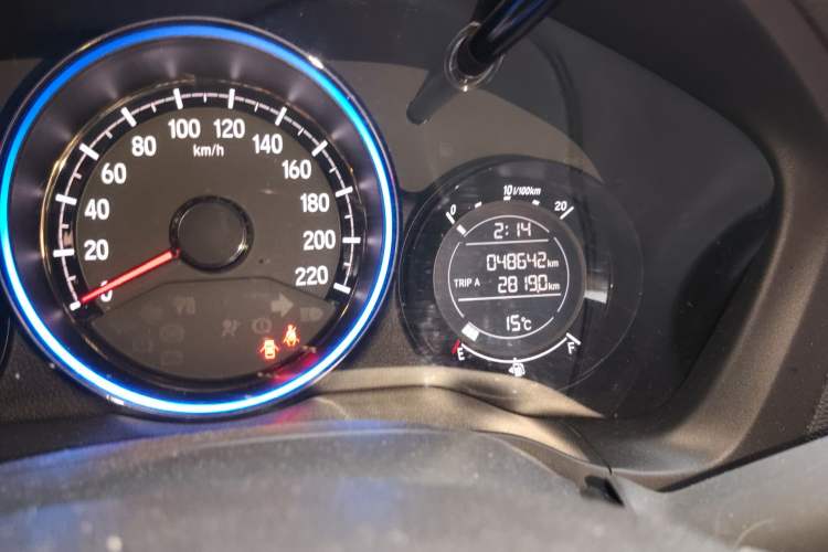 Used Honda XR-V 2015 1.5L LXi CVT Classic Edition Odometer Close Up