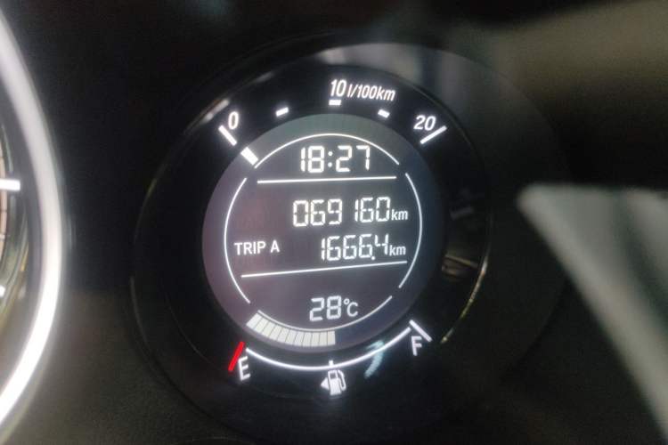 Used Honda XR-V 2015 1.8L EXi CVT Comfort Version Odometer Close Up