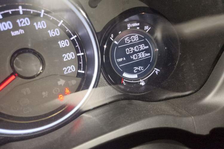 Used Honda XR-V 2015 1.5L LXi CVT Classic Edition Odometer Close Up