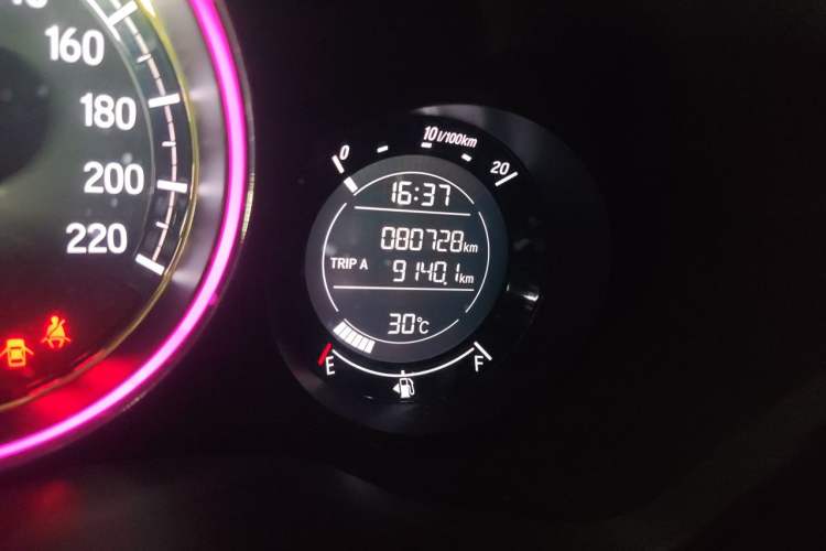 Used Honda XR-V 2015 1.8L EXi CVT Comfort Version Odometer Close Up