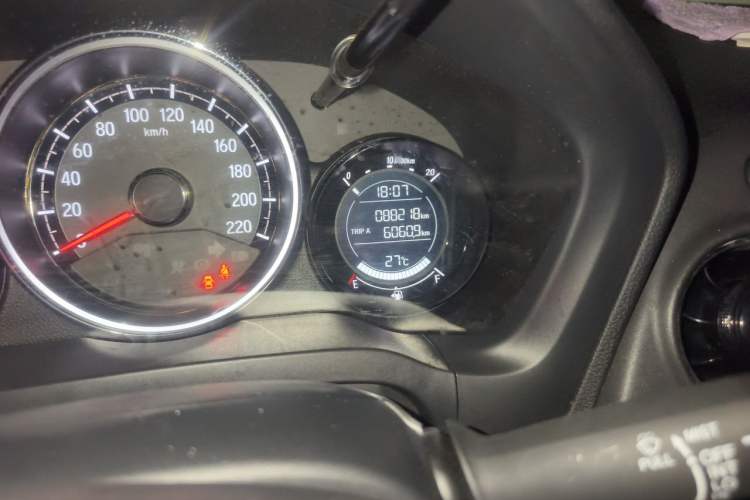 Used Honda XR-V 2015 1.5L LXi CVT Classic Edition Odometer Close Up