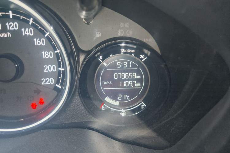 Used Honda XR-V 2015 1.8L EXi CVT Comfort Version Odometer Close Up