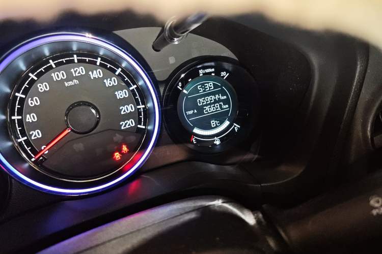 Used Honda XR-V 2015 1.8L EXi CVT Comfort Version Odometer Close Up