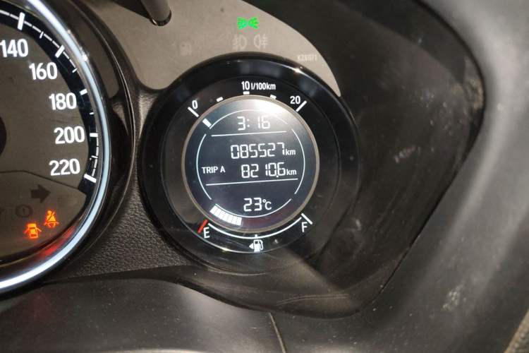 Used Honda XR-V 2015 1.5L LXi CVT Classic Edition Odometer Close Up