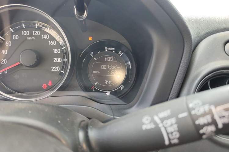 Used Honda XR-V 2015 1.8L EXi CVT Comfort Version Odometer Close Up