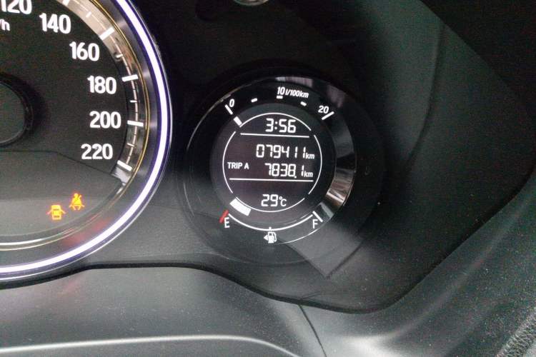 Used Honda XR-V 2015 1.5L LXi Manual Classic Edition Odometer Close Up