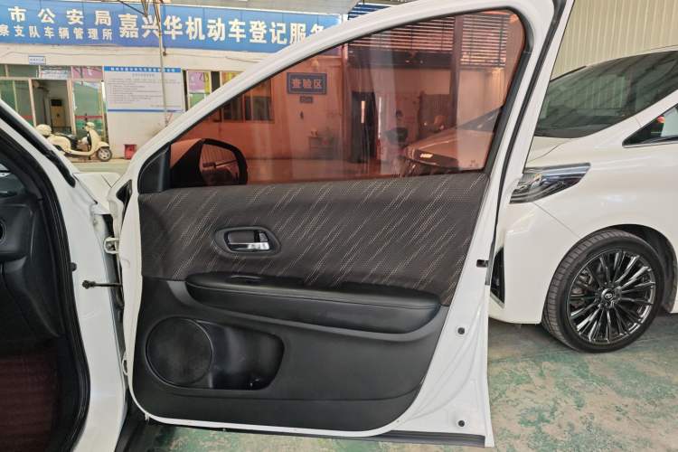 Used Honda XR-V 2015 1.8L EXi CVT Comfort Version Right Front Door Interior