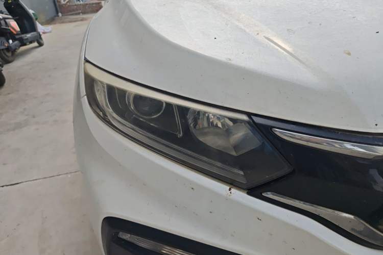 Used Honda XR-V 2015 1.8L EXi Manual Comfort Edition Right Front Headlight