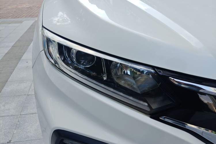 Used Honda XR-V 2015 1.8L VTi CVT Luxury Edition Right Front Headlight