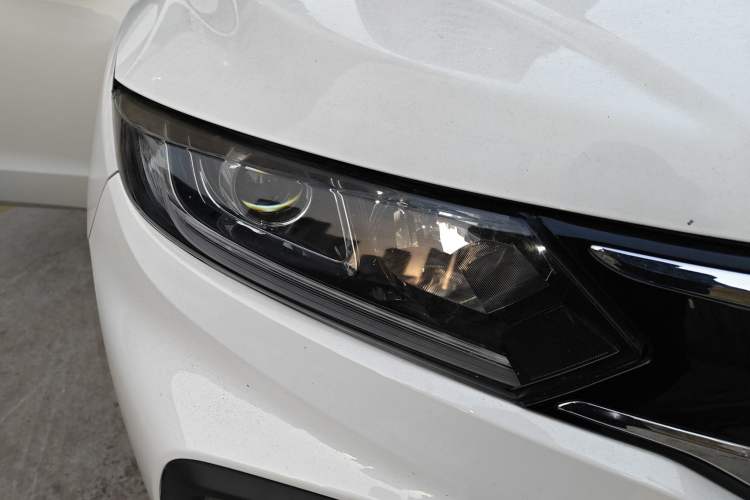 Used Honda XR-V 2015 1.8L VTi CVT Luxury Edition Right Front Headlight