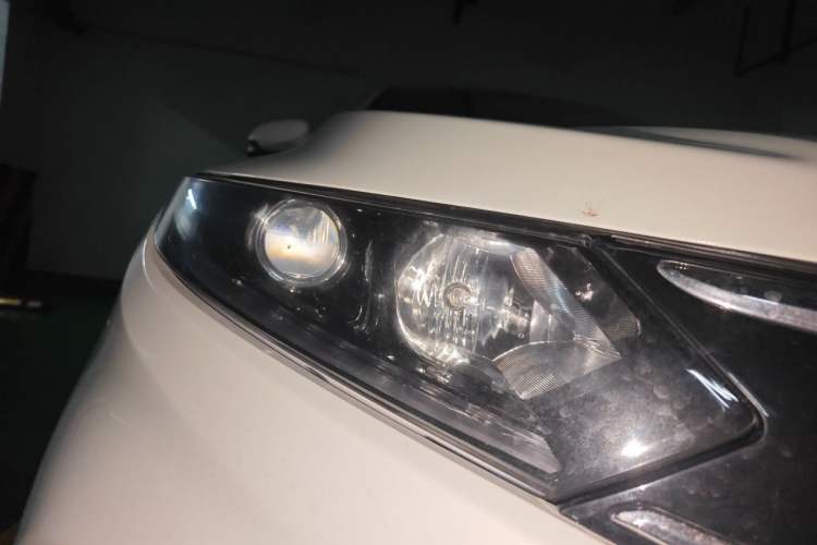 Used Honda XR-V 2015 1.8L EXi CVT Comfort Version Right Front Headlight
