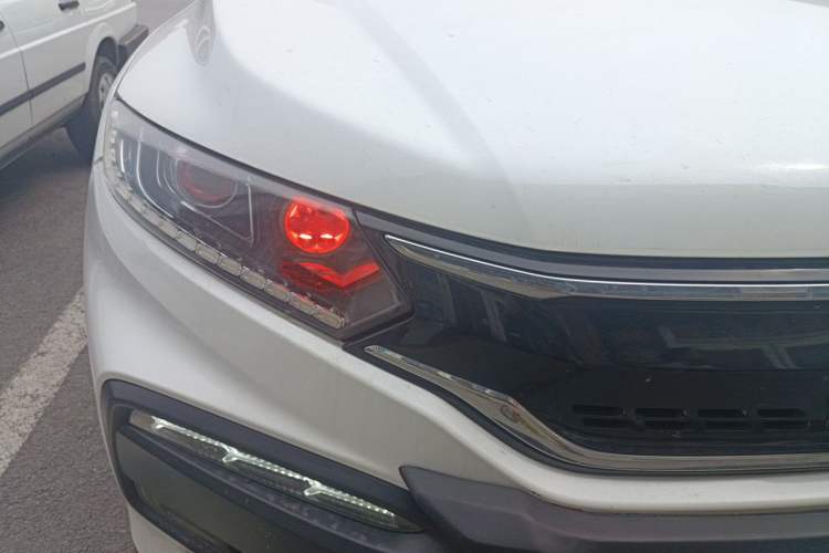 Used Honda XR-V 2015 1.5L LXi Manual Classic Edition Right Front Headlight