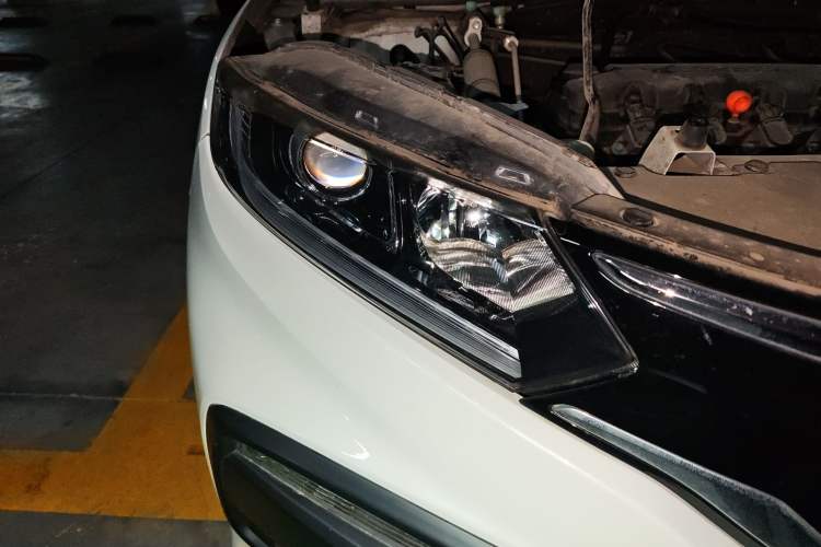 Used Honda XR-V 2015 1.8L EXi CVT Comfort Version Right Front Headlight