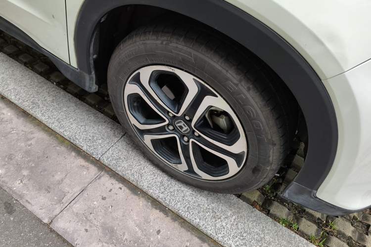 Used Honda XR-V 2015 1.8L EXi CVT Comfort Version Right Front Wheel Hub