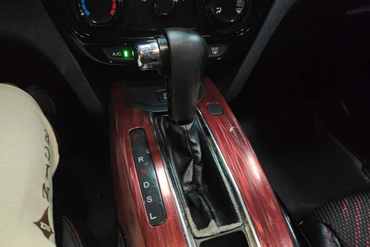 Used Honda XR-V 2015 1.8L EXi CVT Comfort Version Gear Lever