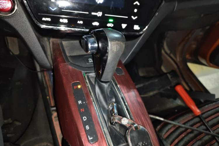 Used Honda XR-V 2015 1.8L VTi CVT Luxury Edition Gear Lever