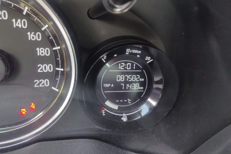Used Honda XR-V 2015 1.8L EXi CVT Comfort Version Odometer Close Up