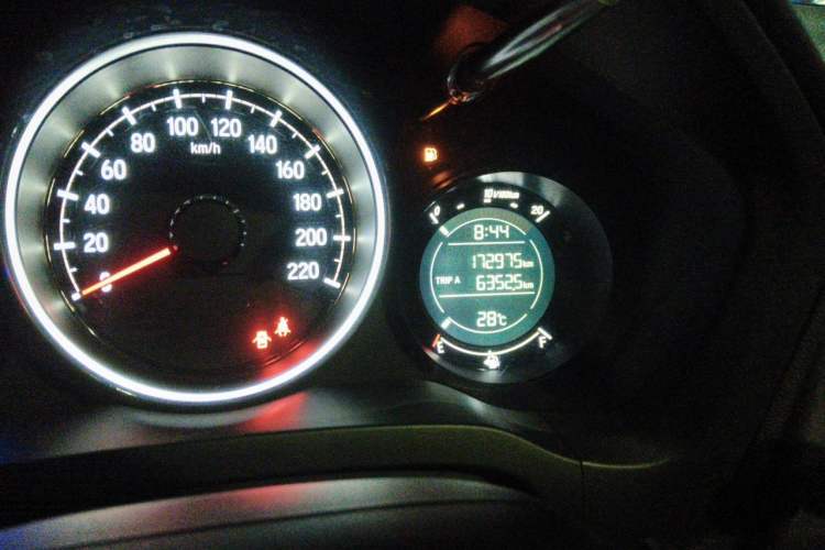 Used Honda XR-V 2015 1.8L EXi CVT Comfort Version Odometer Close Up