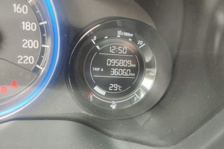 Used Honda XR-V 2015 1.5L LXi CVT Classic Edition Odometer Close Up