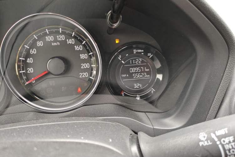 Used Honda XR-V 2015 1.8L EXi CVT Comfort Version Odometer Close Up