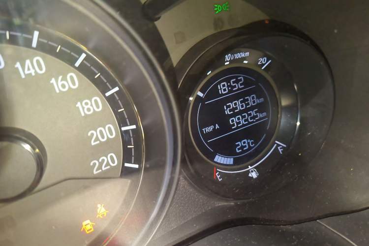 Used Honda XR-V 2015 1.5L LXi CVT Classic Edition Odometer Close Up