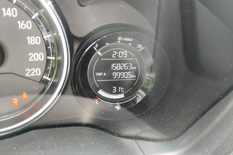 Used Honda XR-V 2015 1.8L EXi CVT Comfort Version Odometer Close Up