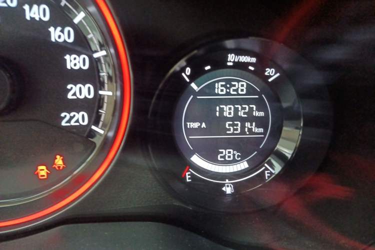 Used Honda XR-V 2015 1.8L EXi CVT Comfort Version Odometer Close Up