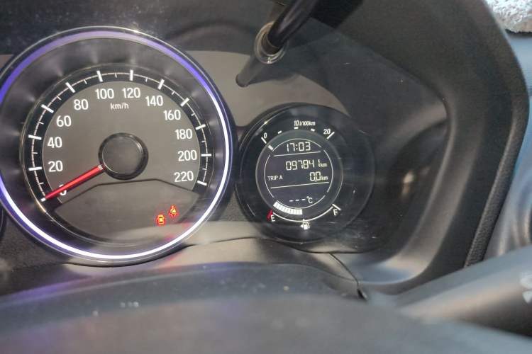 Used Honda XR-V 2015 1.5L LXi CVT Classic Edition Odometer Close Up