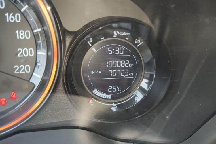 Used Honda XR-V 2015 1.8L EXi CVT Comfort Version Odometer Close Up