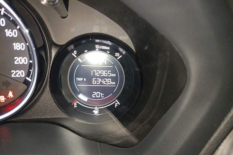 Used Honda XR-V 2015 1.8L EXi CVT Comfort Version Odometer Close Up