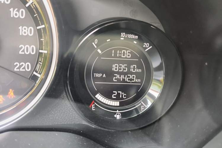 Used Honda XR-V 2015 1.5L LXi CVT Classic Edition Odometer Close Up
