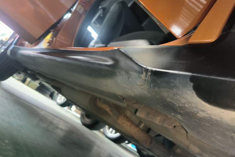 Used Honda XR-V 2015 1.5L LXi CVT Classic Edition Right Side Sill