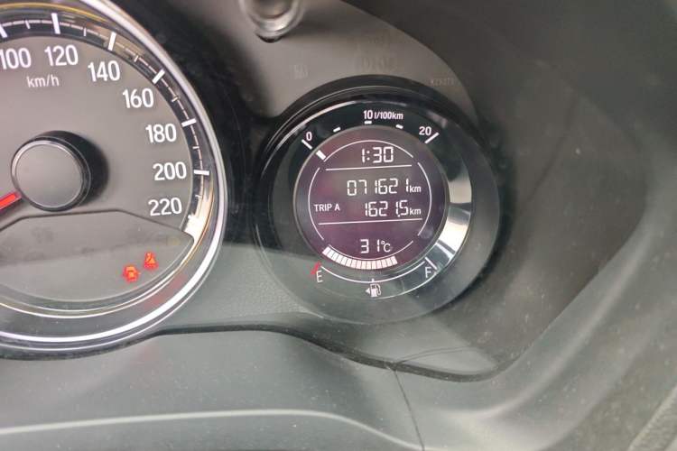 Used Honda XR-V 2017 1.5L LXi CVT Classic Edition Odometer Close Up