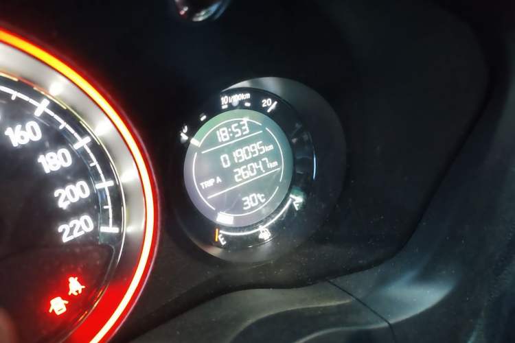 Used Honda XR-V 2017 1.8L EXi CVT Comfort Version Odometer Close Up
