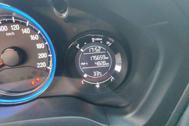 Used Honda XR-V 2017 1.5L LXi CVT Classic Edition Odometer Close Up