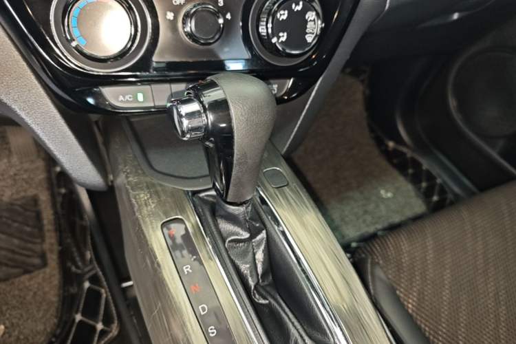 Used Honda XR-V 2017 1.5L LXi CVT Classic Edition Gear Lever