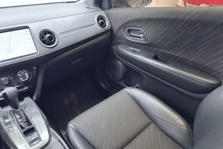 Used Honda XR-V 2017 1.5L LXi CVT Classic Edition Interior 9