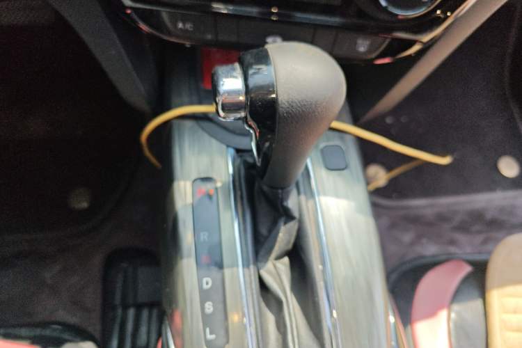 Used Honda XR-V 2017 1.8L EXi CVT Comfort Version Gear Lever