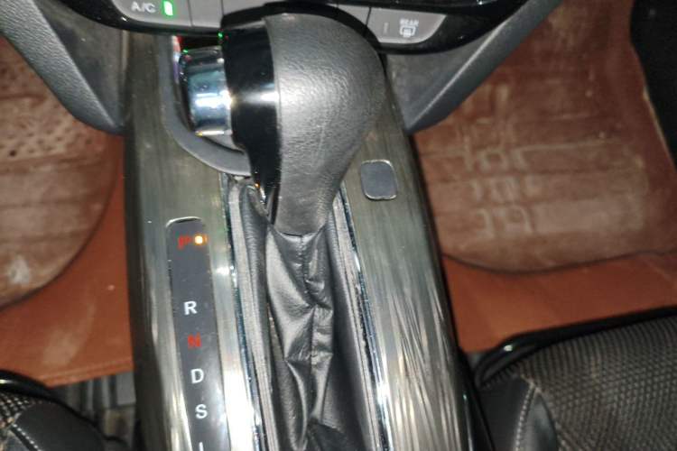 Used Honda XR-V 2017 1.8L EXi CVT Comfort Version Gear Lever