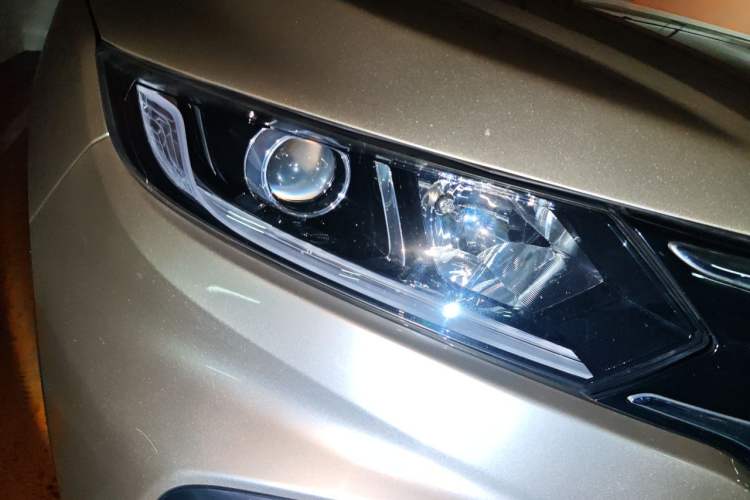Used Honda XR-V 2017 1.8L EXi CVT Comfort Version Right Front Headlight