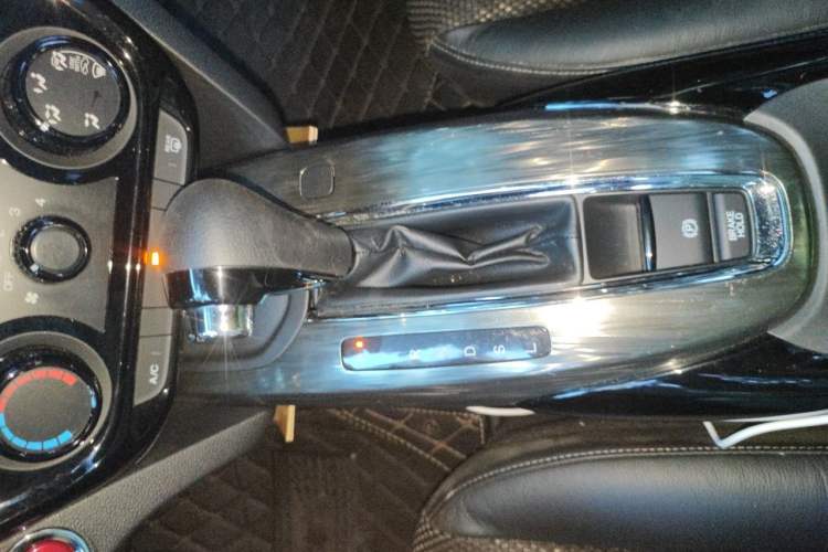 Used Honda XR-V 2017 1.8L EXi CVT Comfort Version Gear Lever