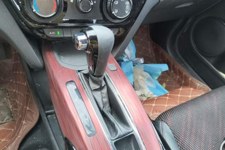 Used Honda XR-V 2017 1.5L LXi CVT Classic Edition Gear Lever
