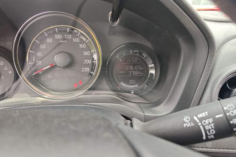 Used Honda XR-V 2017 1.8L EXi CVT Comfort Version Odometer Close Up